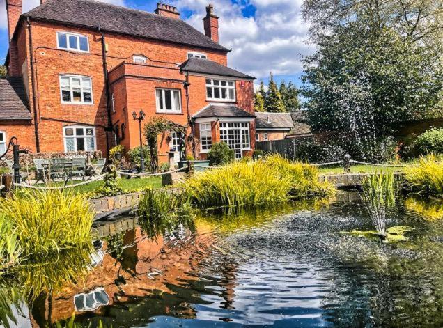 The Manor Guest House Cheadle  Bagian luar foto