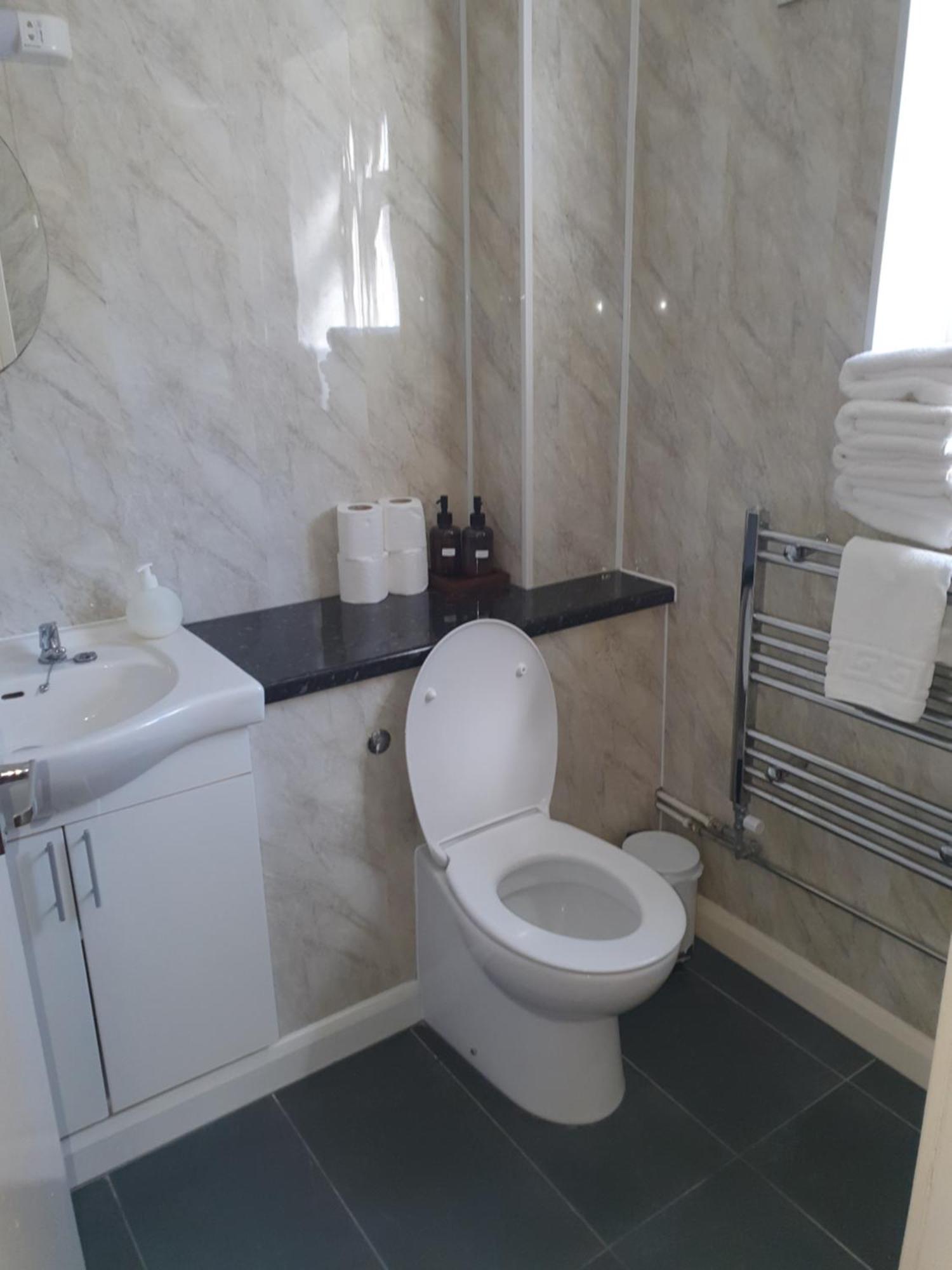 The Manor Guest House Cheadle  Bagian luar foto